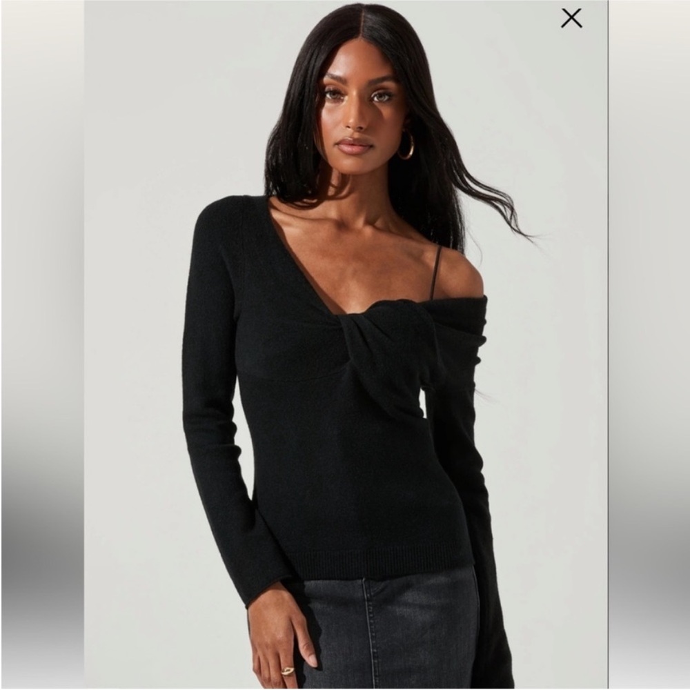 ASTR Black Addison Twist Front Black Sweater Medium